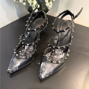 Valentino Black Rockstud Floral Pointed T-Strap Heels Sz 36.5